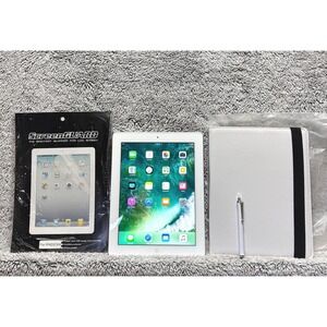 Apple iPad 4th Generation Silver White Tablet Bundle